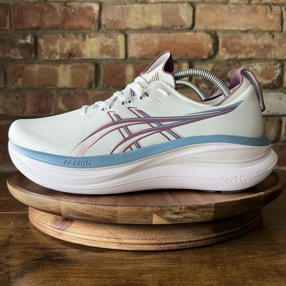 Asics Gel-Nimbus 28 Womens 11 Wide White Blue Max Cushion Running Shoes Sneakers